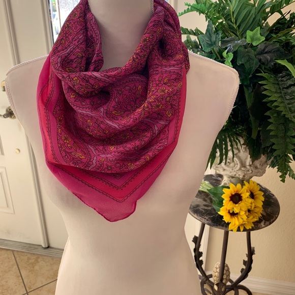 Pink purple square flowered scarf - Picture 2 of 5